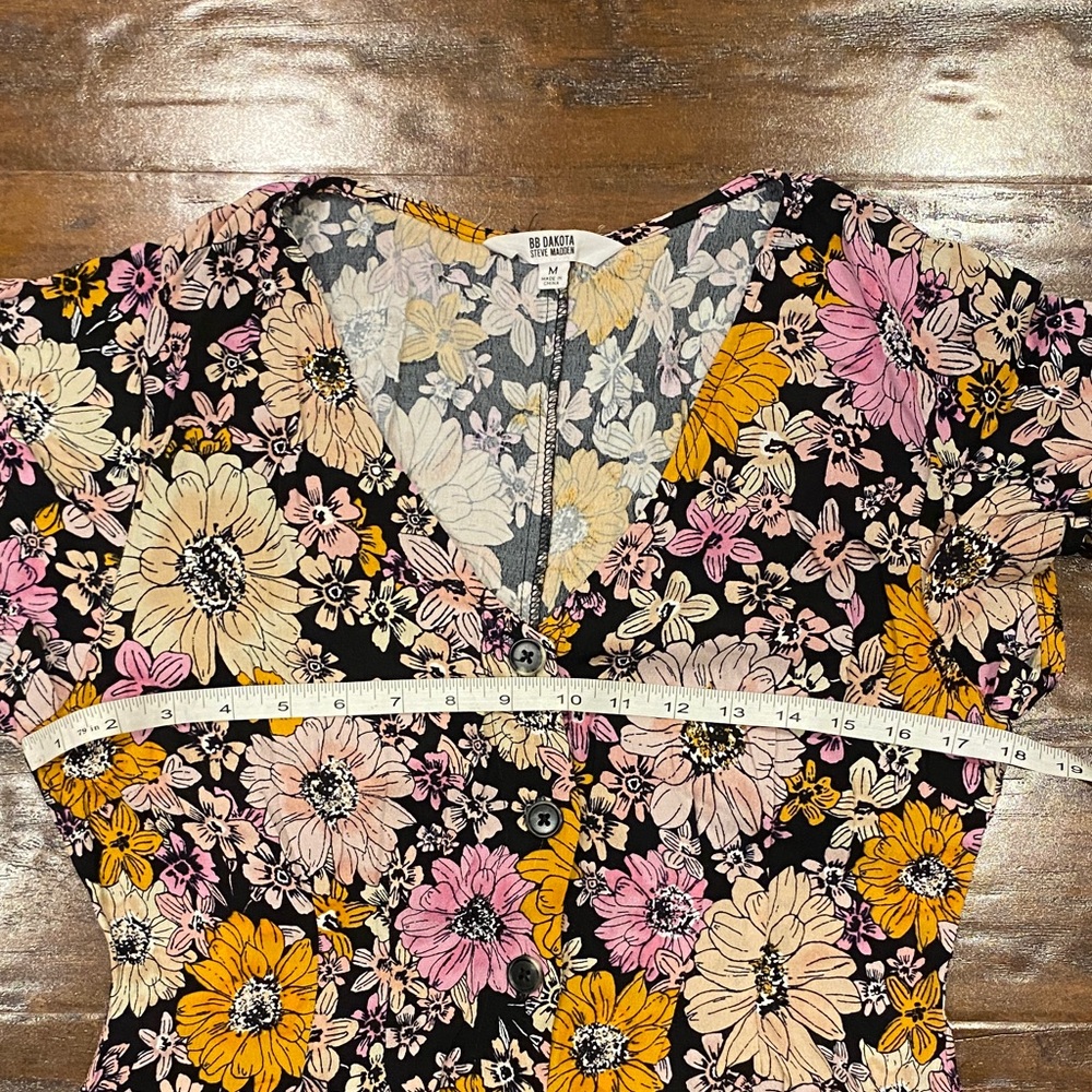 BB Dakota Steve Madden V-Neck Button Down Short Sleeve Sleeve Floral Romper Sz M - Picture 7 of 14